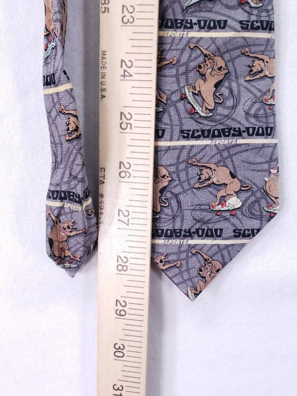 Scooby-Doo Skateboarding Mens Classic Cartoon 100% Silk Tie Fun Gray Funny